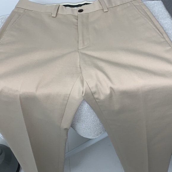 Eddie Bauer Mens Khaki Pants 34”W and 33” Inseam. Like new condition. 9.5/10 - Picture 5 of 12